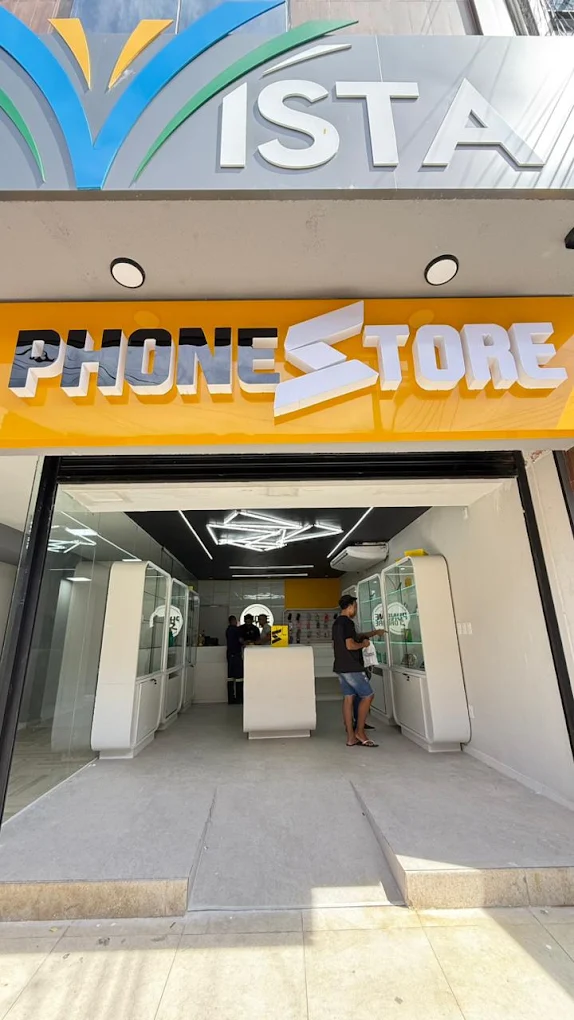 Entrada e balcão de atendimento da Phone Store Maceió Centro