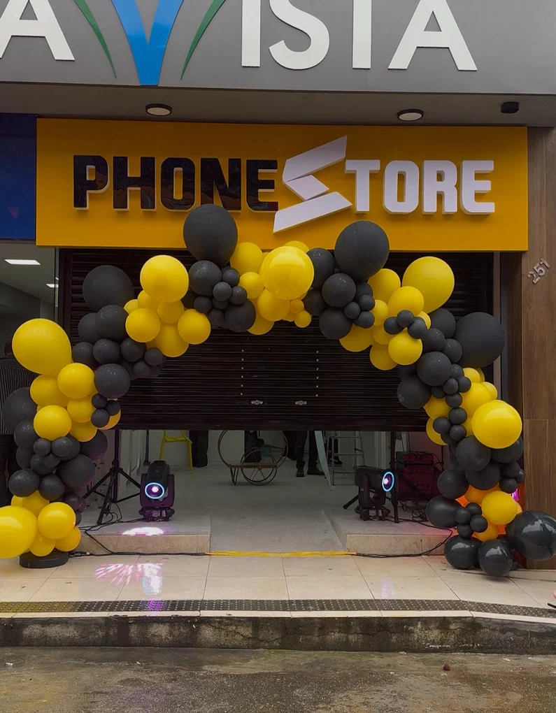 Fachada decorada da Phone Store Maceió Centro no dia da inauguração